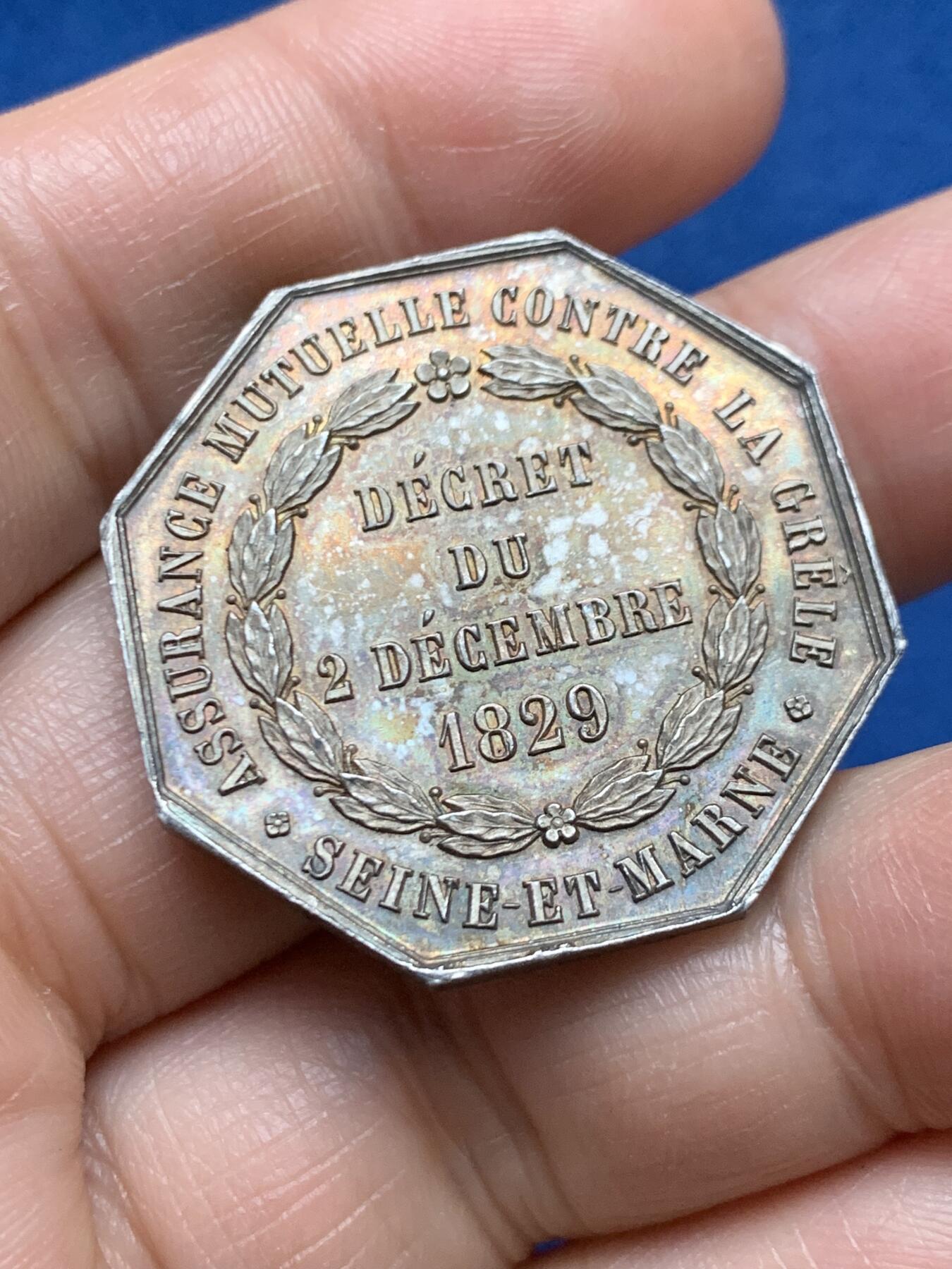 《竞宝斋》第467场 周日，周一 2场连拍 （全场包邮）欢迎送拍 法国清凉八角银质代币，直径：32.5mm，16.35g，边铭：丰饶角 ARGENT，少见，双面五彩包浆