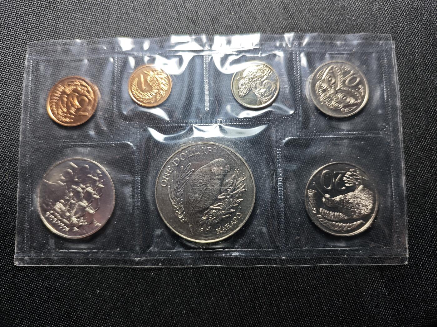 KK钱币收藏小铺   套币 批量/好品散币专场 2月预留时间 周末发货  1986新西兰大小面值清年 鸟主题一套 含1元克朗形纪念币