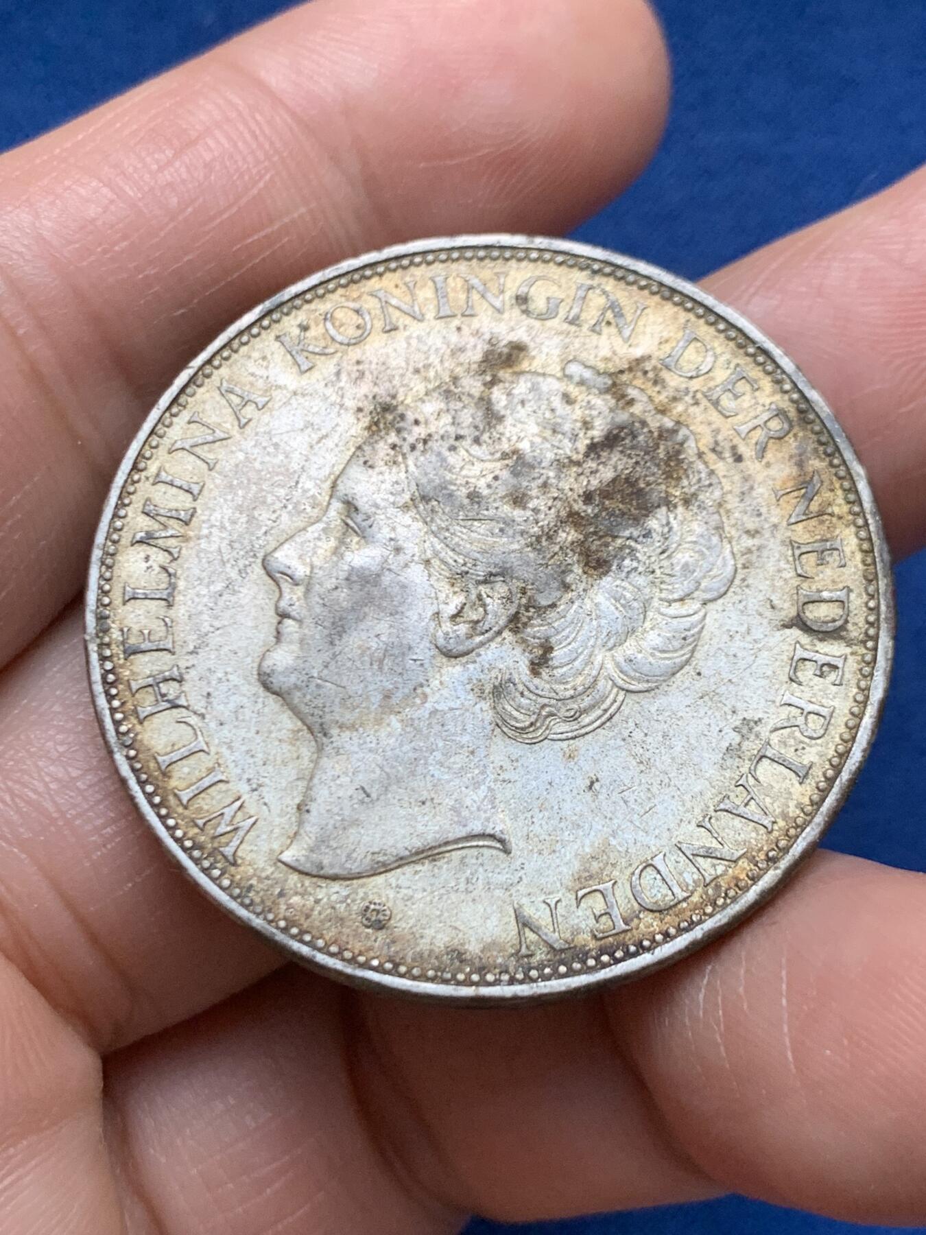 《竞宝斋》第467场 周日，周一 2场连拍 （全场包邮）欢迎送拍 荷兰1939年威廉敏那女王2.5盾银币