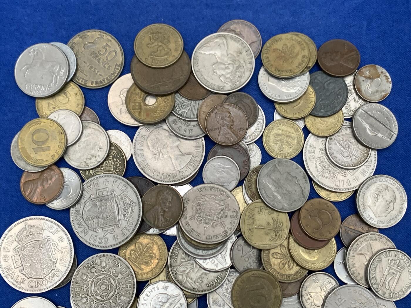 《竞宝斋》第467场 周日，周一 2场连拍 （全场包邮）欢迎送拍 世界硬币 约145枚 总重约700克