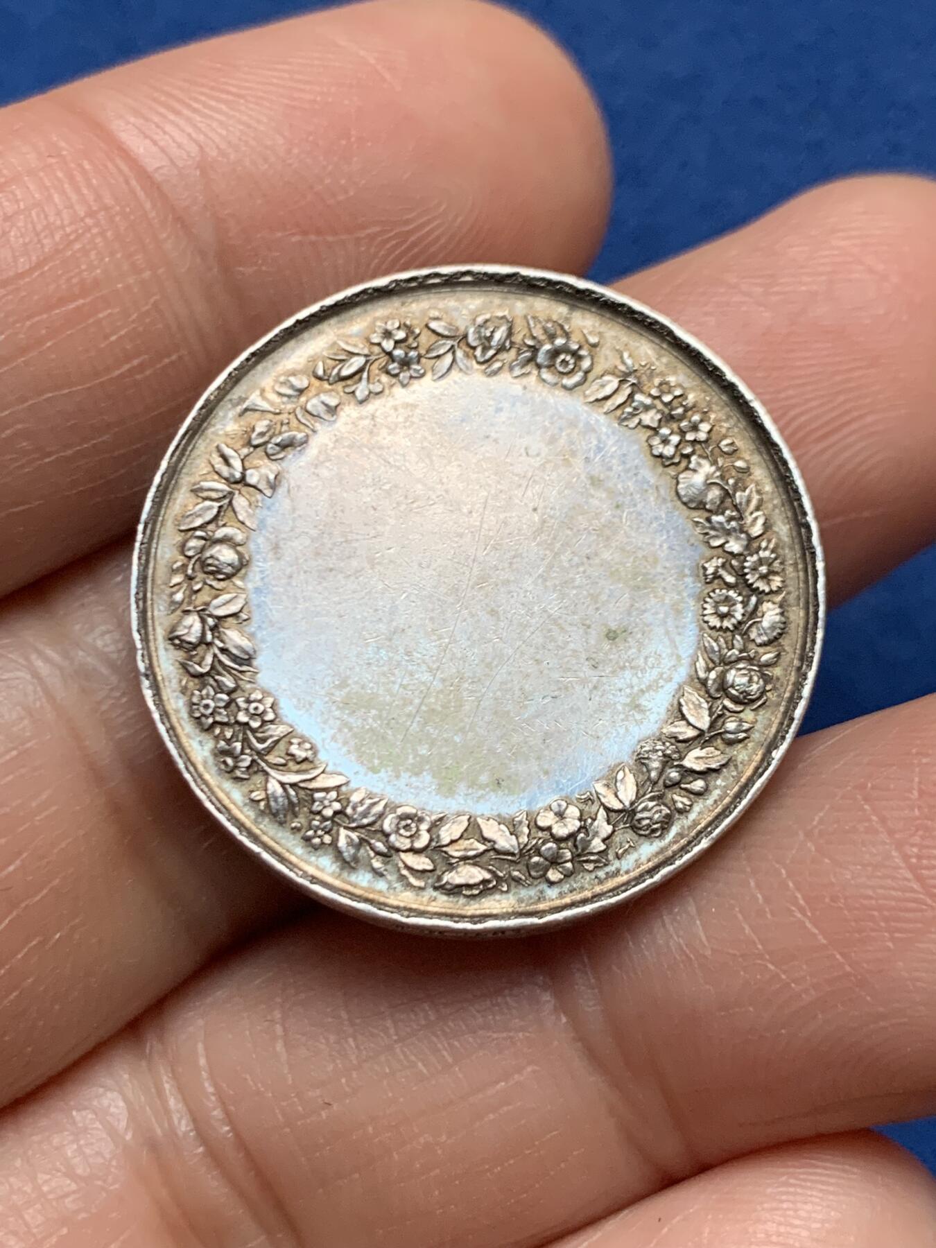 《竞宝斋》第467场 周日，周一 2场连拍 （全场包邮）欢迎送拍 法国婚礼银章 9.6克 27.2mm 蜜蜂银标 赐福