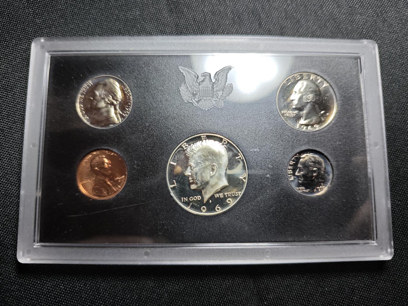 KK钱币收藏小铺   套币 批量/好品散币专场 2月预留时间 周末发货  1969美国大小面值清年精制套币 含50分银币
