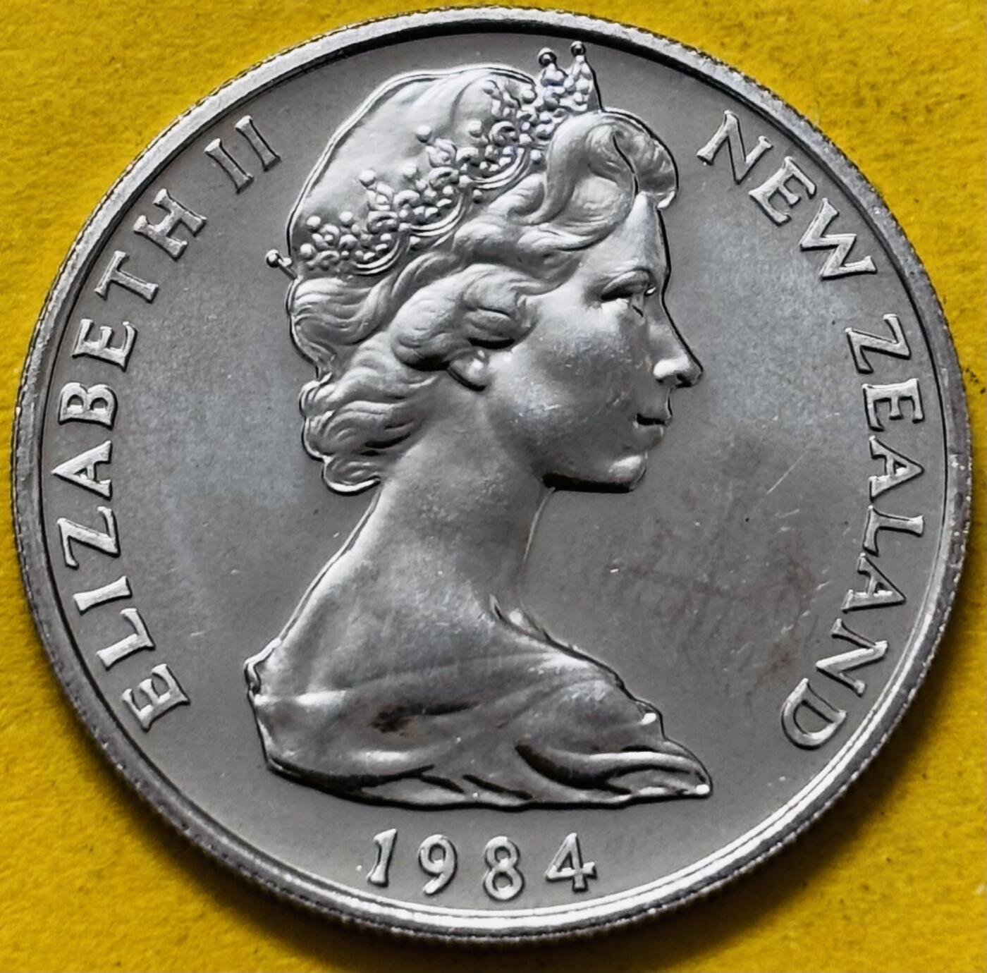 文馨钱币收藏第 295 场，（元宵场）各种银币散币纪念章，长期接代拍业务 全新 1984 年新西兰面具人 10 分镜面工艺像精制币