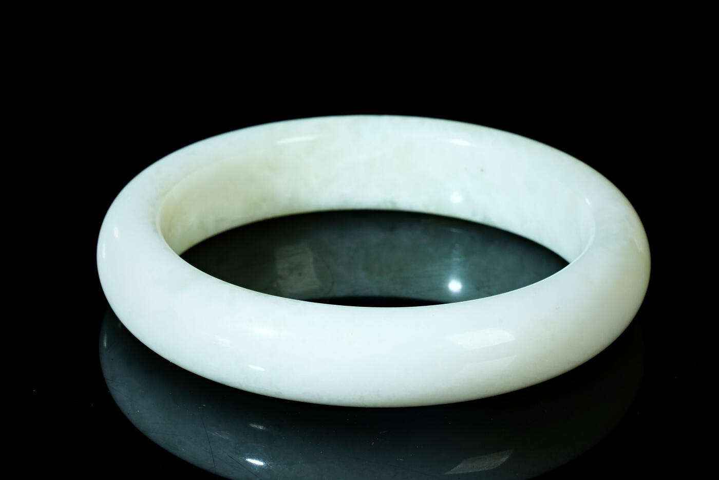 上海都达杂项专场四十四【全场包邮】  天然蓝田玉贵妃手镯 附鉴定证书941-80