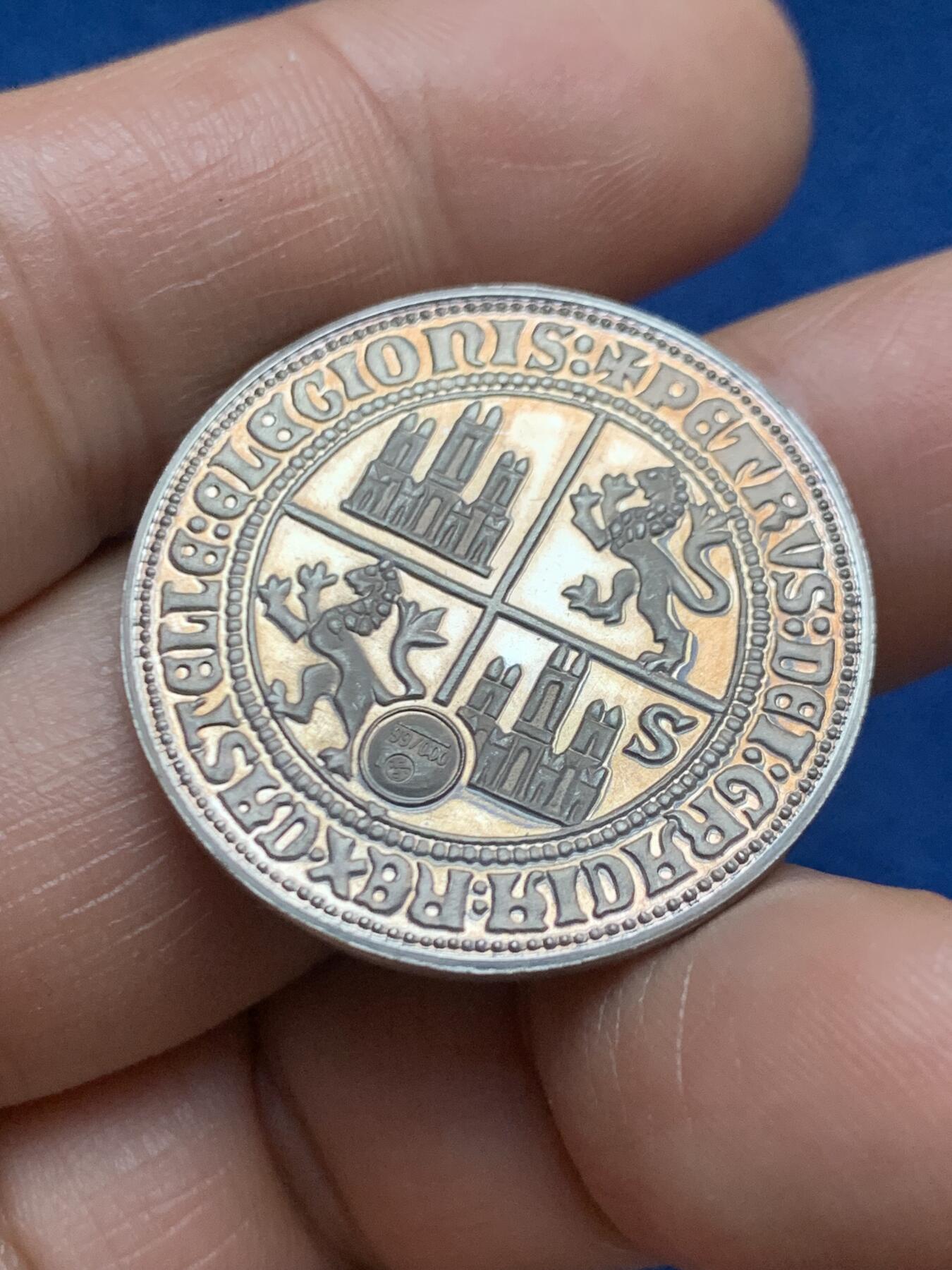 《竞宝斋》第467场 周日，周一 2场连拍 （全场包邮）欢迎送拍 西班牙复古银章 背面双狮加城堡 9.88克 30mm