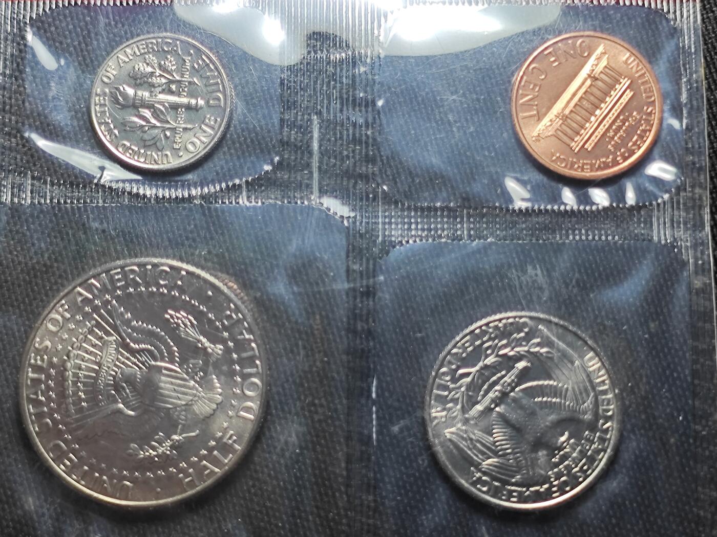 KK钱币收藏小铺   套币 批量/好品散币专场 2月预留时间 周末发货   1986美国大小面值清年一套 含造币厂纪念章