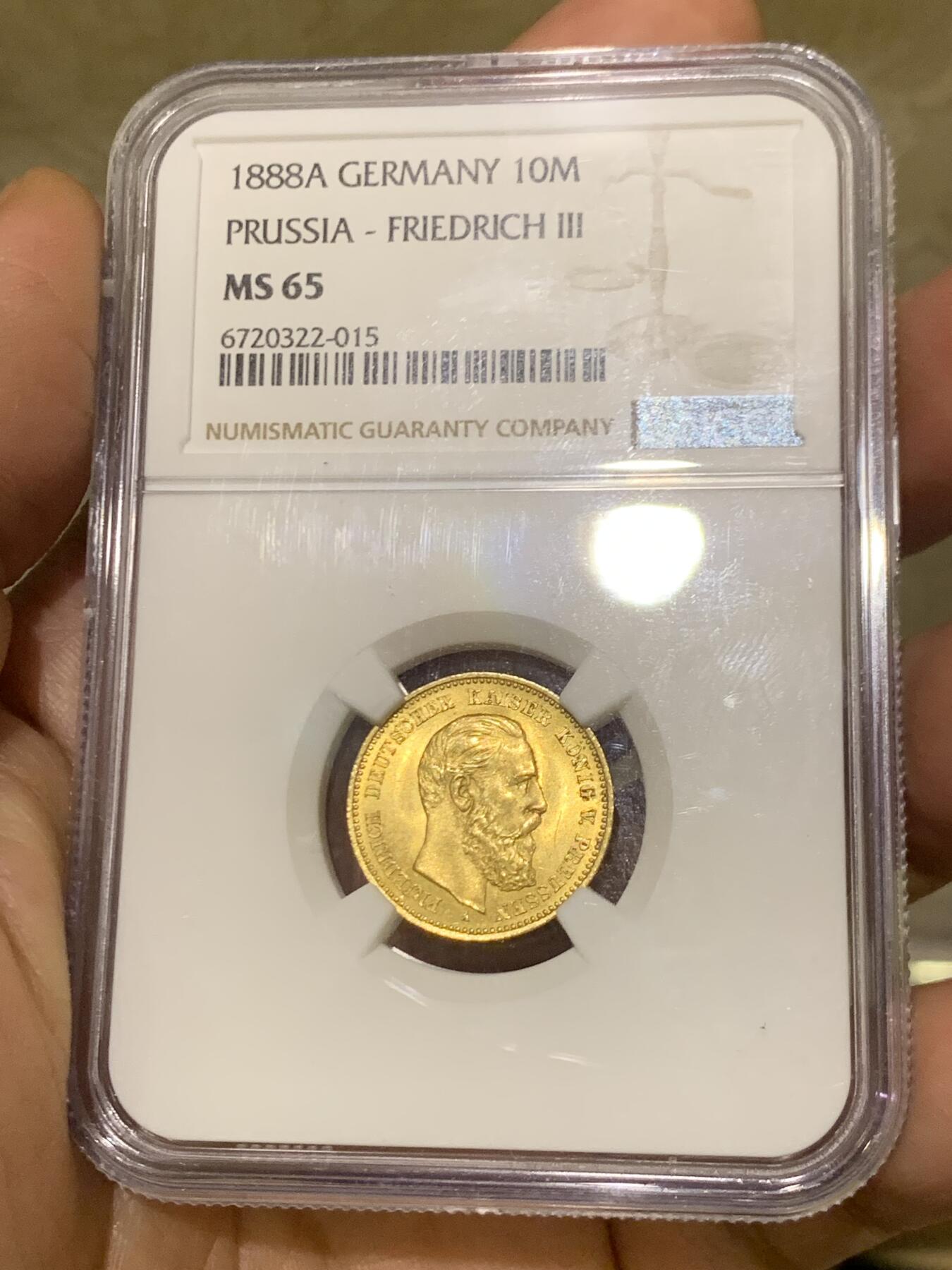 《竞宝斋》第467场 周日，周一 2场连拍 （全场包邮）欢迎送拍 NGC MS65 德国1888年三皇10马克金币 腓特烈三世 900金 3.98克 吉利年份 GEM品相难得