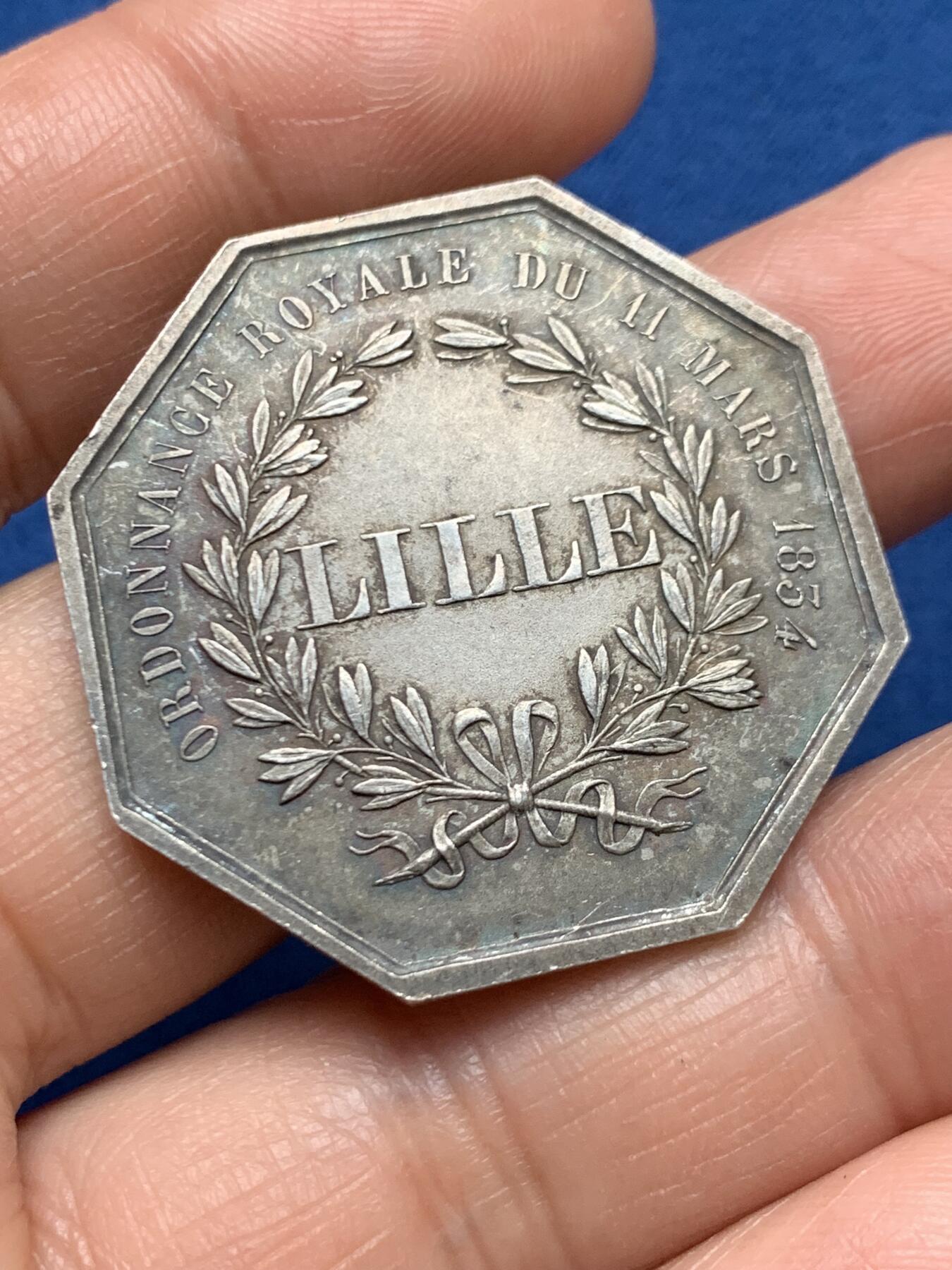 《竞宝斋》第467场 周日，周一 2场连拍 （全场包邮）欢迎送拍 法国里尔储蓄银行八角银质代币 19.3克 36.2mm 丰饶角1银标