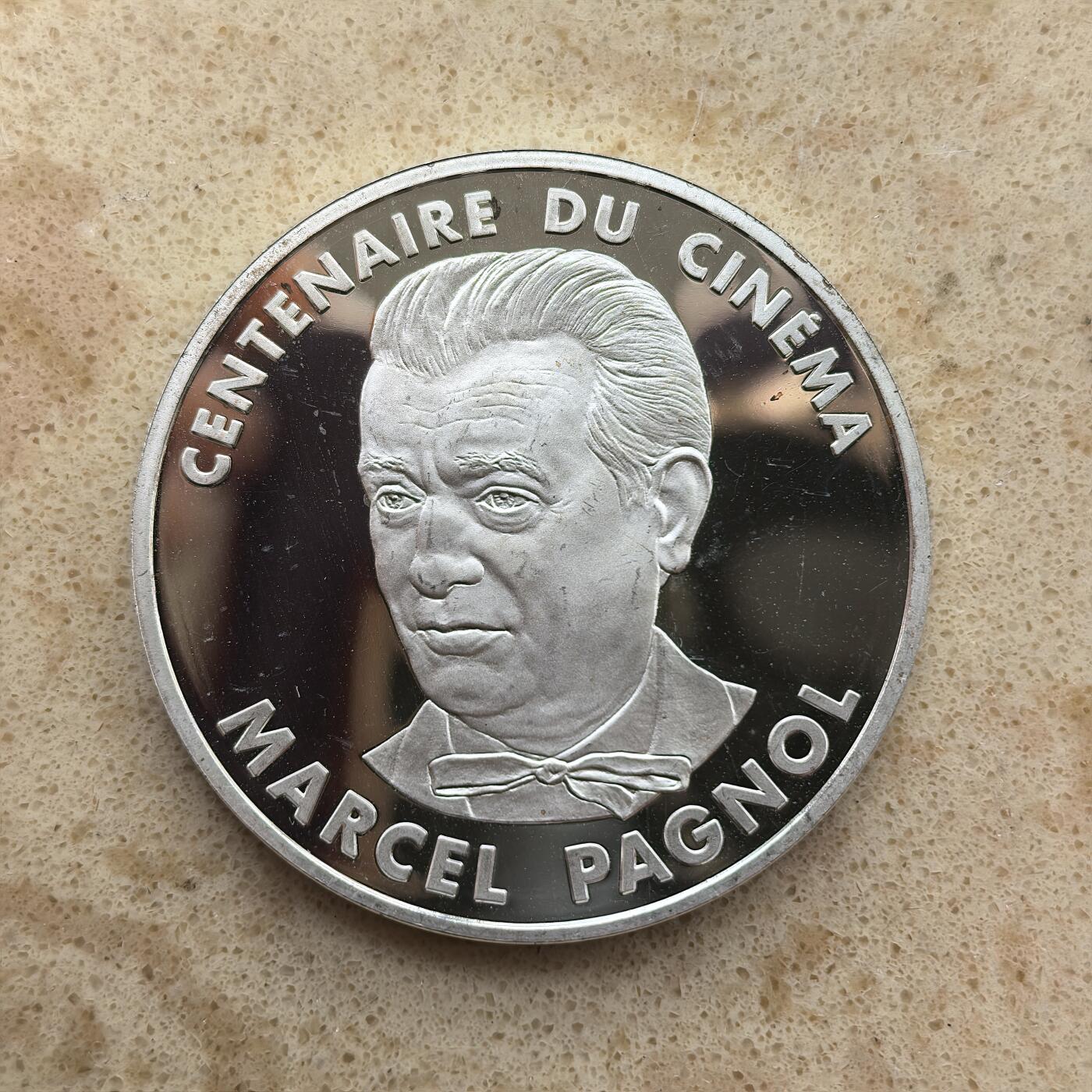 道一币馆币章第一百六十八场 法国1995年世界著名导演系列-英国希区柯克100法郎精制银币 22.22g 900S 