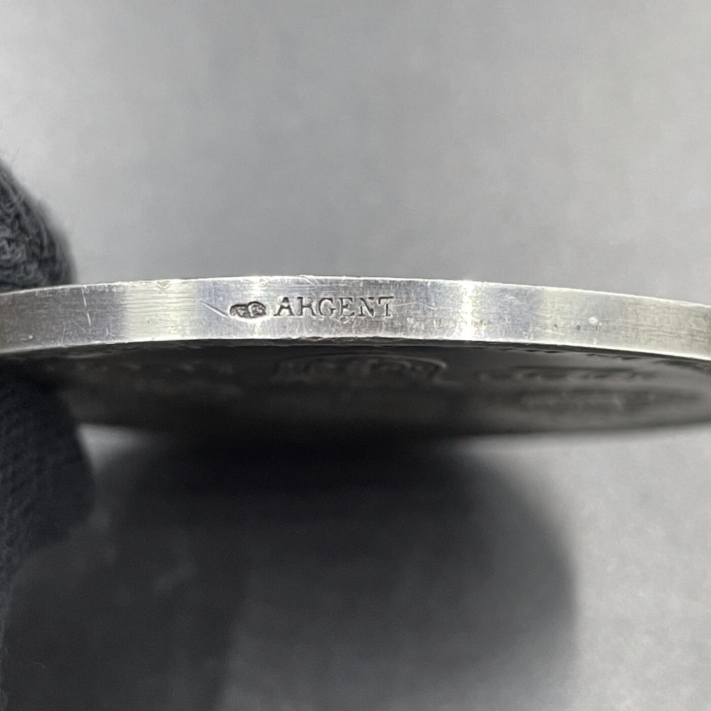 「木头集藏」章牌专场-第69场  瑞士雕刻家Hans Frei～1900年巴西银章 葡萄牙发现巴西400周年纪念 ，巴黎造币厂铸造，直径：58mm，76.4 g，边铭：丰饶角 ARGENT，少见银章品种！章正面是葡萄牙航海家、探险家佩德罗·阿尔瓦雷斯·卡布拉尔（Pedro Álvares Cabral，约1467年-约1520年），他被认定为最早抵达巴西的欧洲人。