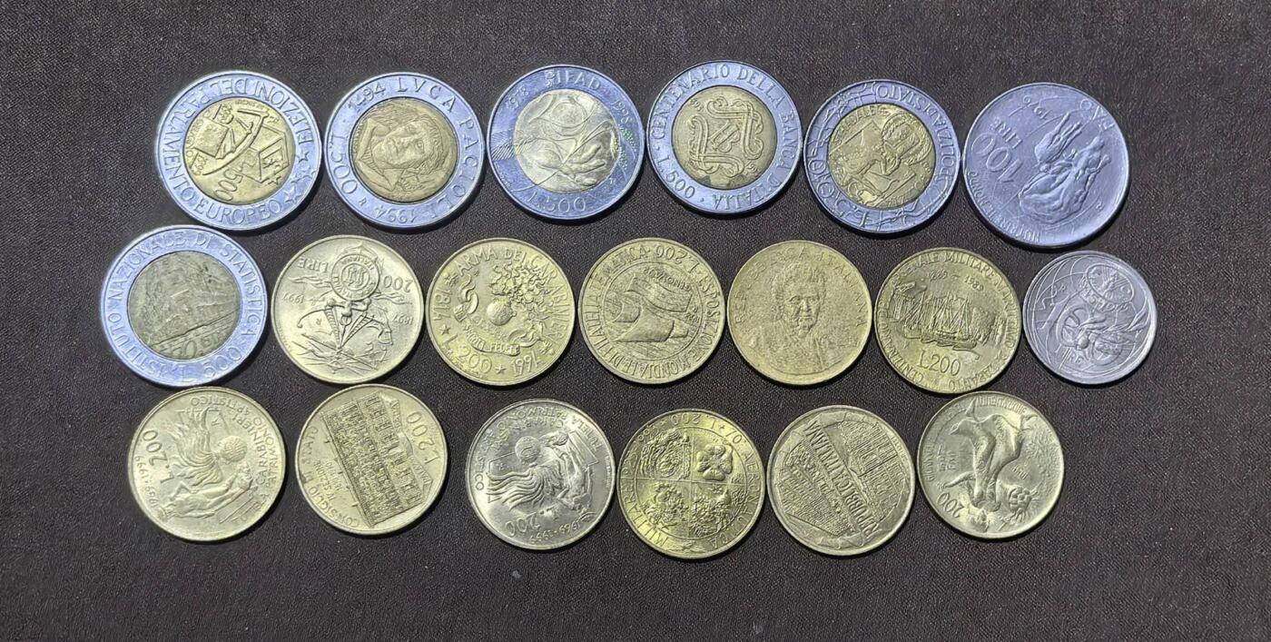 北京马甸外国币专卖第148期，外国币，中国早期纪念币专场，陆续上拍，欢迎关注 意大利500里拉纪念币6枚，200里拉纪念币11枚，100里拉纪念币2枚，总计：19枚不重复