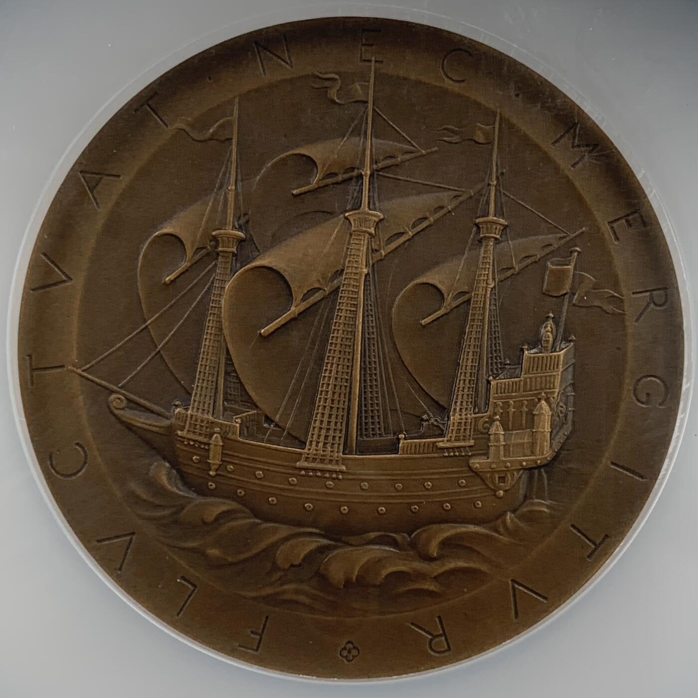 掌中浮雕-藏着的欧洲第053场 NGC MS63 : 1895年法国巴黎大学纪念铜章，65.4mm，沙普兰作品