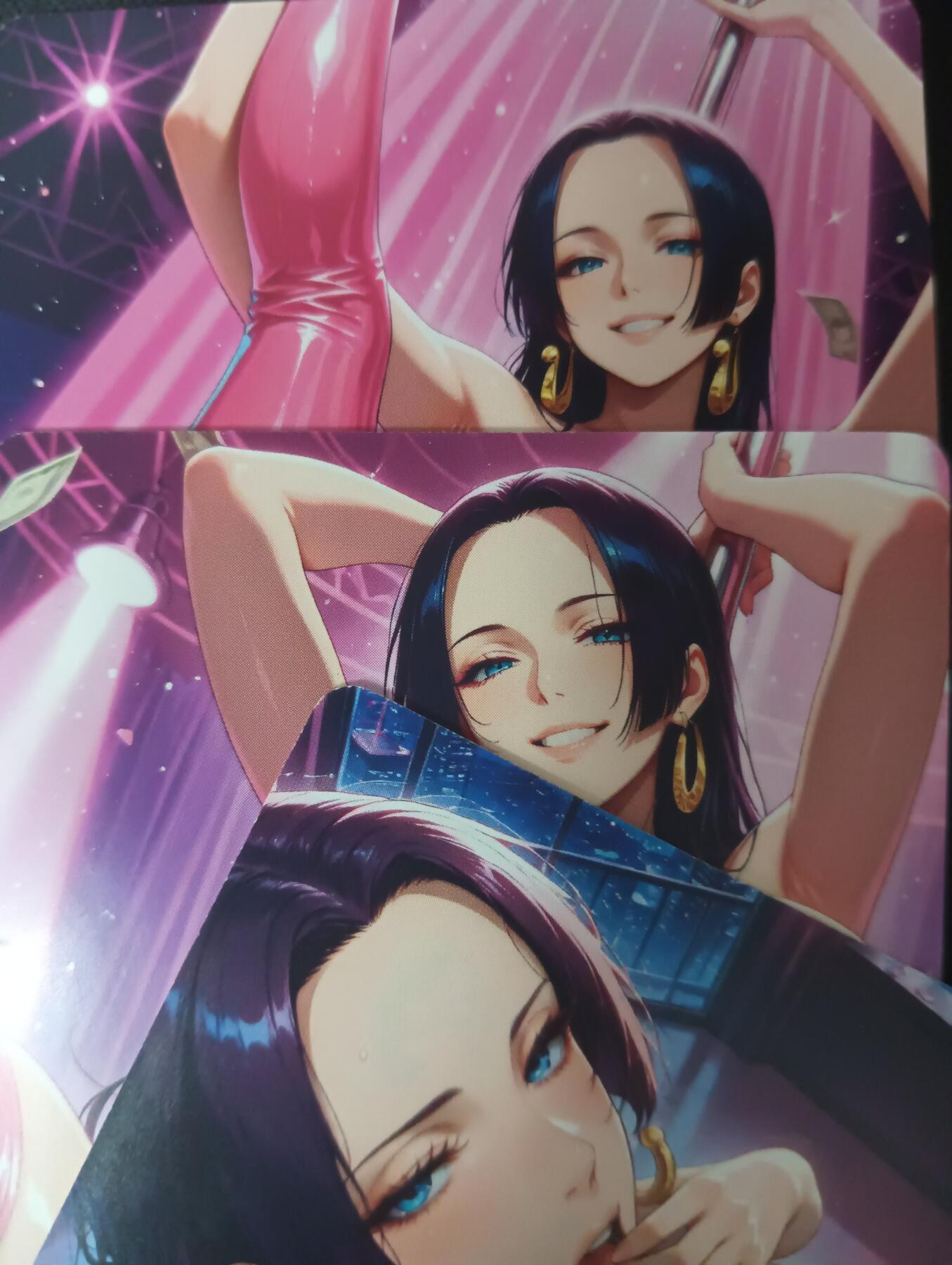 花开卡拍第61期（3月7号周六截拍，品控勿拍!!!拍品不寄存，运费5元（新疆需补运费差价或顺丰到付），自制卡难免瑕疵，可能存在轻微撞角爆边等出厂瑕疵，品控介意勿拍！） 皇帝新衣 op女帝钢管舞3张 正反面 折光彩闪