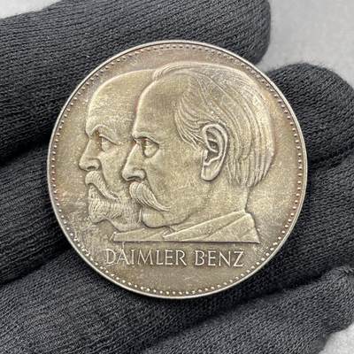 「木头集藏」章牌专场-第69场 - Roth～1961年德国汽车工业75周年纪念银章，直径：40mm，25g，包浆漂亮，背面有1000银标（千足银）。正面肖像是世界汽车工业的先驱卡尔·本茨和戈特利布·戴姆勒。1886年卡尔·本茨发明三轮汽车并获专利，戴姆勒同期发明四轮汽车。1926年两家公司合并为戴姆勒-奔驰汽车公司。