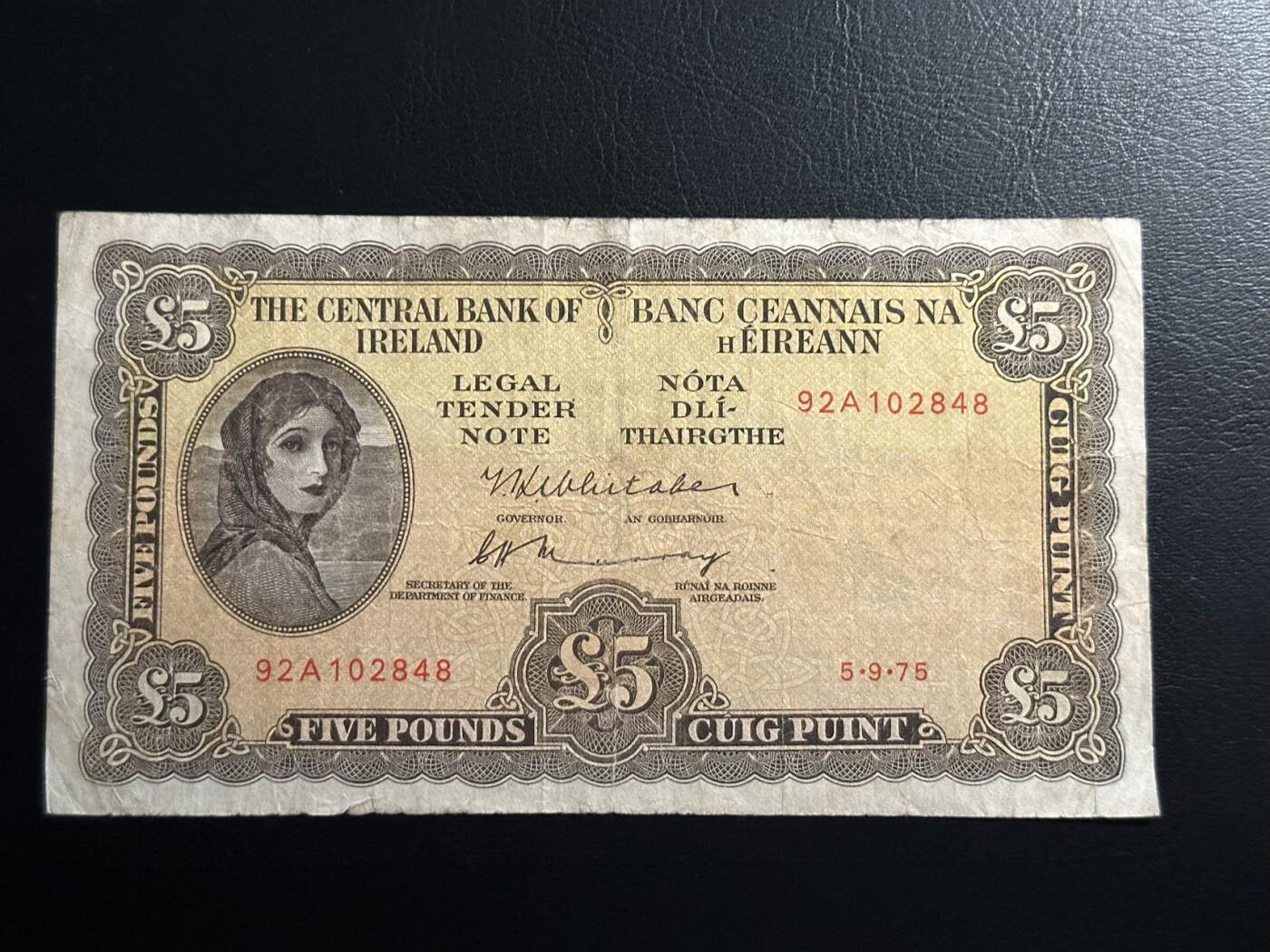 丙午马年开年第三场（大更新） 爱尔兰中央银行 1975年版5镑 拉弗雷夫人，流通品相如图，热门品种！同品相价格600！