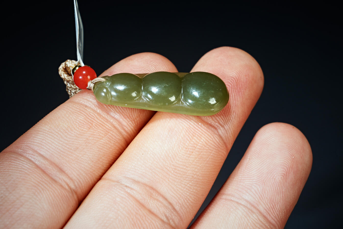 上海都达杂项专场四十四【全场包邮】  天然和田玉湖水绿精雕《福豆》挂件 附鉴定证书-91-108