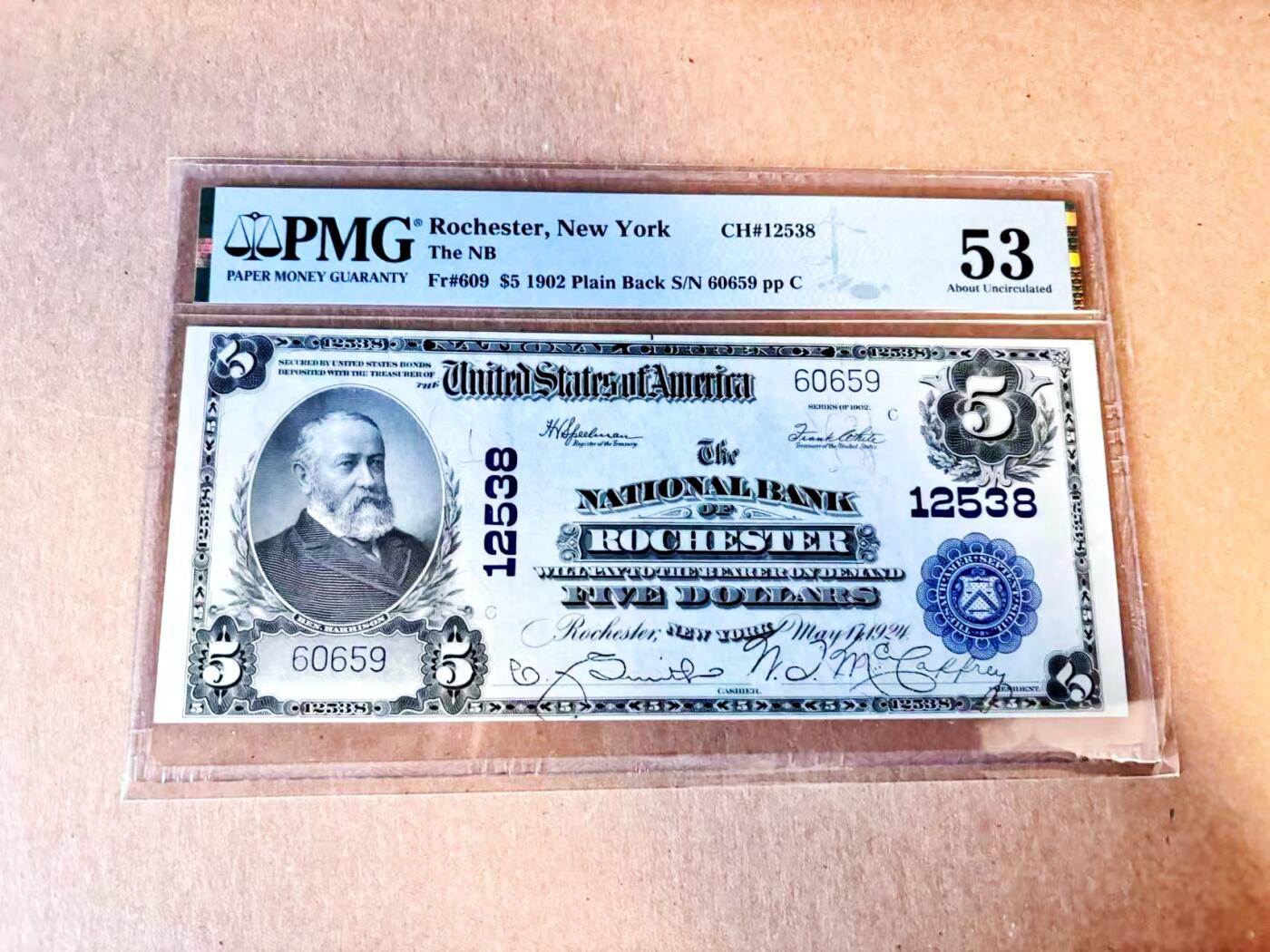 (800期大拍拍品火热征集中🔥）【Blue Auction】世界纸币精拍第790期——18级TOP拍卖/信誉/品质/专业/高效💫  【无47】美国 1902年5美金 大票幅 PMG53 正面美国第23任美国总统本杰明·哈里森 背面经典油画《Landing of the Pilgrims》（朝圣者登陆）