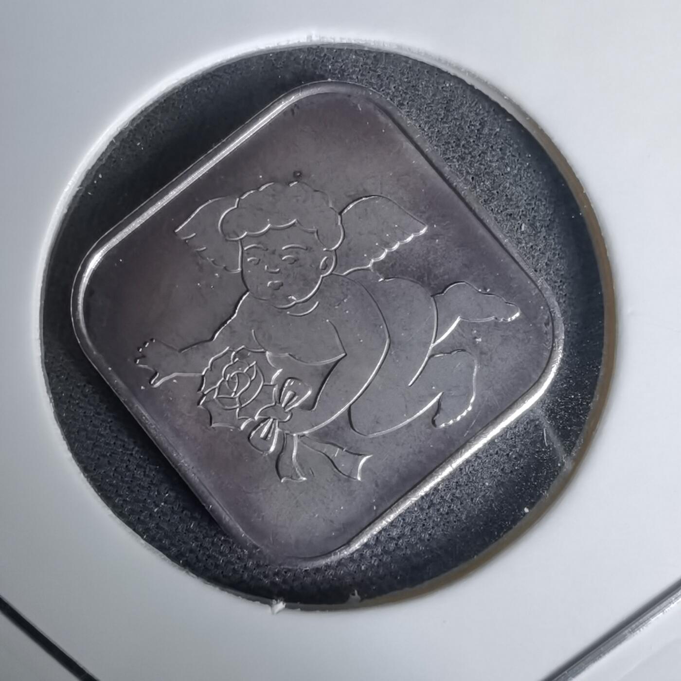 沼泽如烟--第1011场 小天使2001年4.3克纯银章