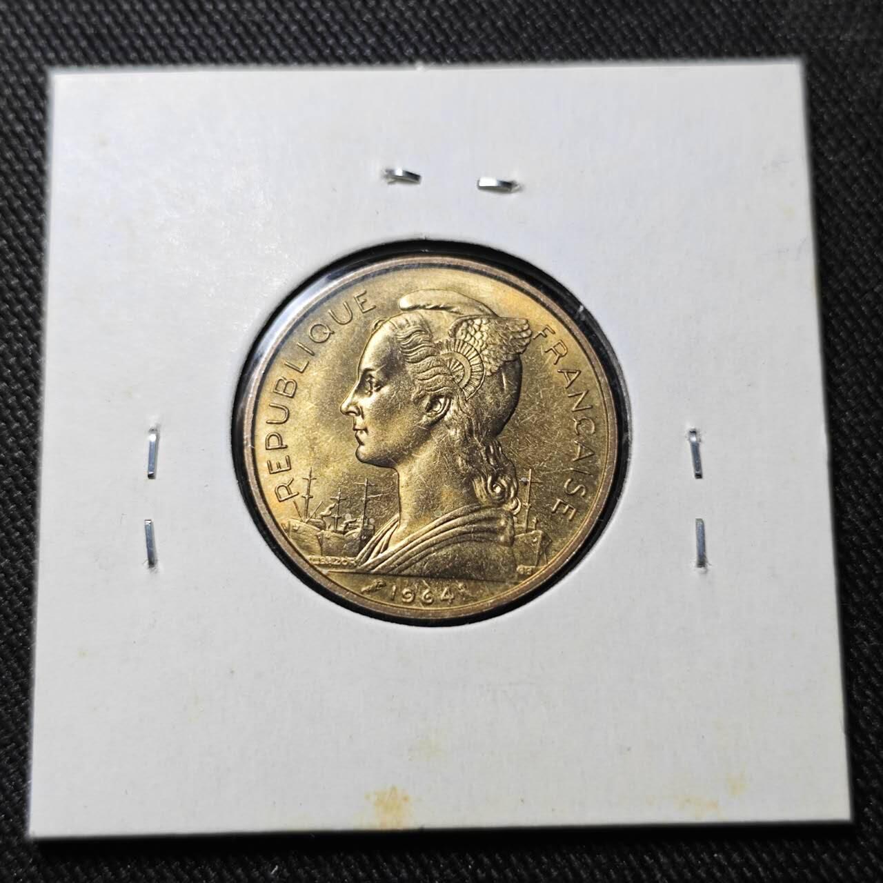 KK钱币收藏小铺   套币 批量/好品散币专场 2月预留时间 周末发货  1964法属留尼汪20法郎铜币