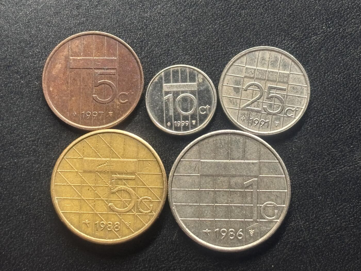 邮泉阁限时拍卖第四十二场（硬币在国外。请付邮费6元。） 荷兰贝娅特丽克丝女王5枚