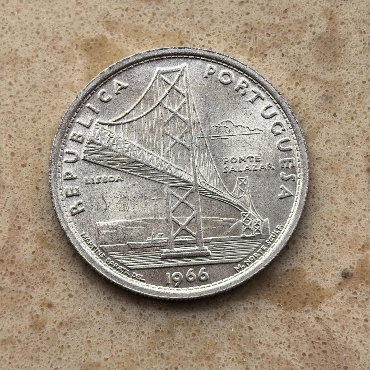道一币馆币章第一百六十八场 葡萄牙1966年萨拉查大桥建成纪念20埃斯库多银币  10g 650S