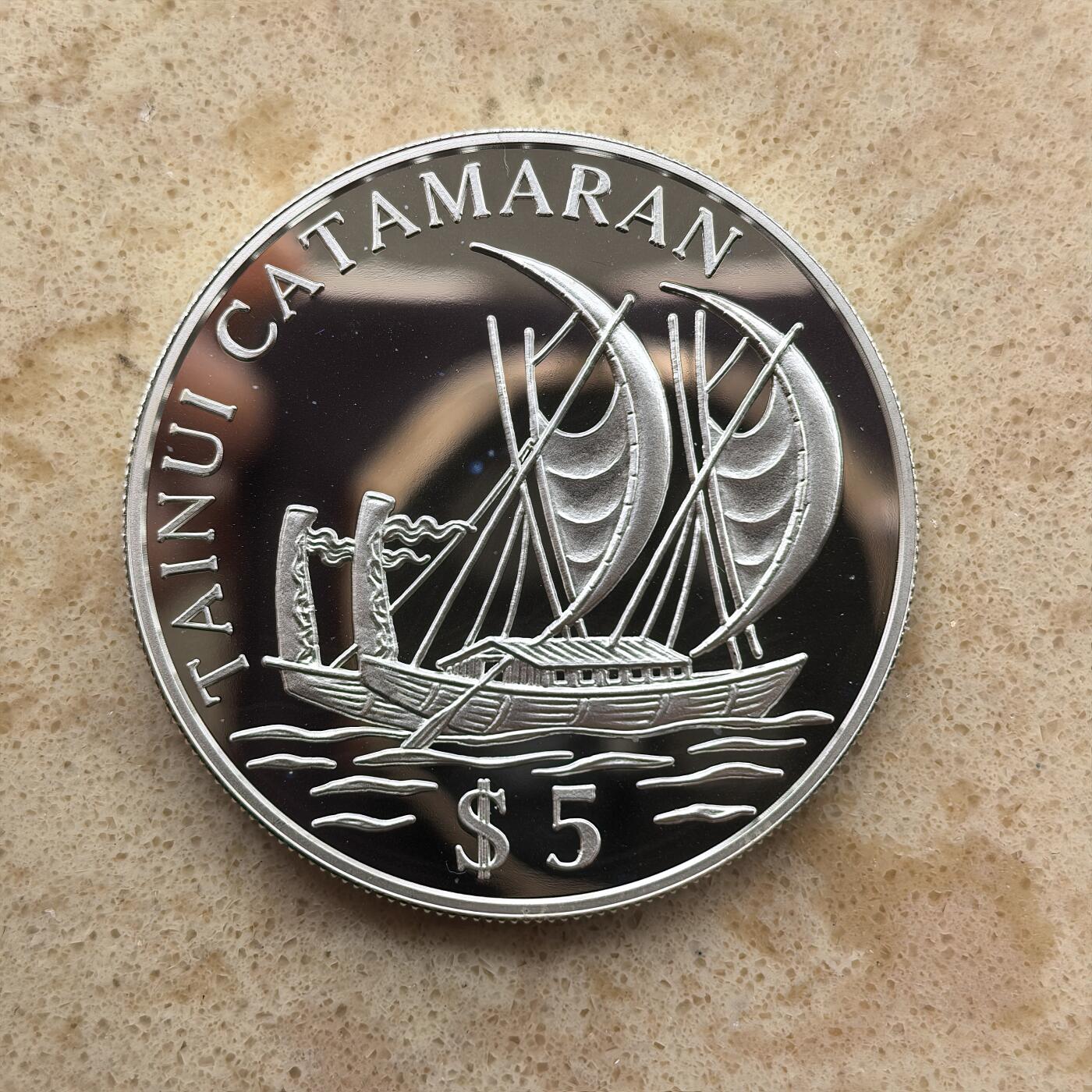 道一币馆币章第一百六十八场 库克岛1996年传统塔纽伊双体船5元精制银币  31.47g 925s 