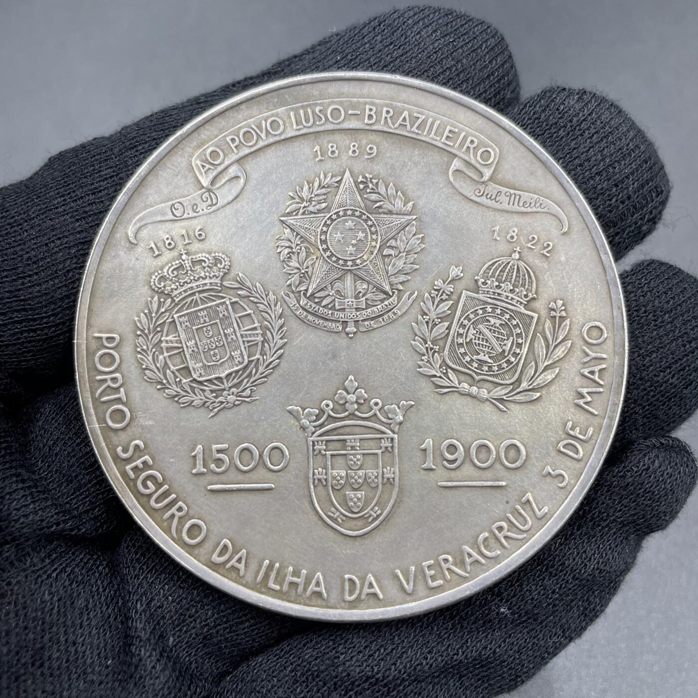 「木头集藏」章牌专场-第69场  瑞士雕刻家Hans Frei～1900年巴西银章 葡萄牙发现巴西400周年纪念 ，巴黎造币厂铸造，直径：58mm，76.4 g，边铭：丰饶角 ARGENT，少见银章品种！章正面是葡萄牙航海家、探险家佩德罗·阿尔瓦雷斯·卡布拉尔（Pedro Álvares Cabral，约1467年-约1520年），他被认定为最早抵达巴西的欧洲人。