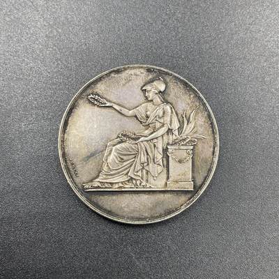 「木头集藏」章牌专场-第69场 - 1890年法国教育银奖章，直径：36.5 mm，22 g，边铭：丰饶角 ARGENT，品相不错。