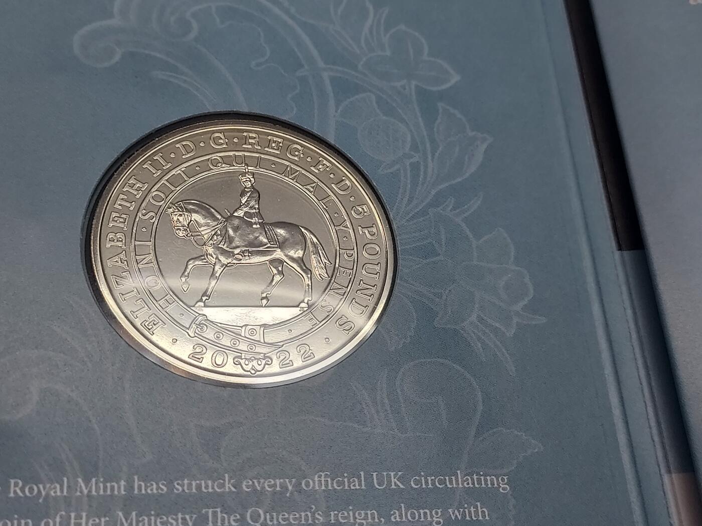 博彦收藏   3月7日 8点钱币专场 全场包邮 2022年女皇登基70周年 5英镑纪念币套装