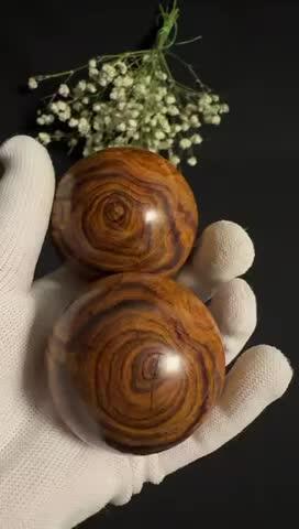 零元拍：  超美对眼海南黄花梨超大手球一对，尺寸：54-55MM