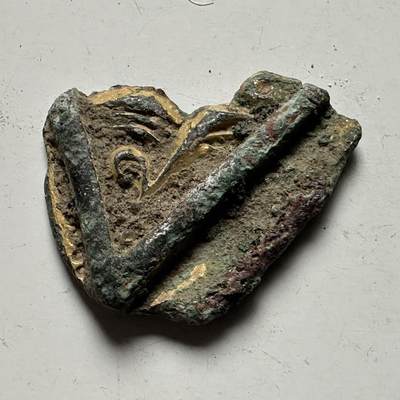 🌹外币初藏🌹🐯2026年第24场  每周二四六晚8️⃣点 接代拍 - 中国唐代鎏金铜佛背光残件 双叶纹 长约2cm 重约2.4g 生坑绿锈