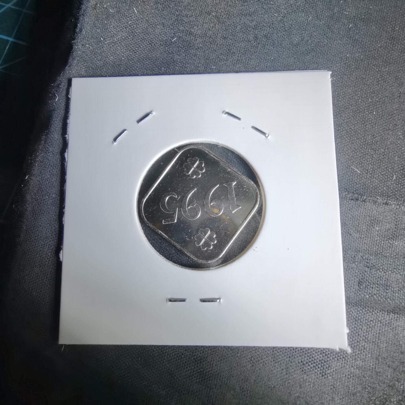 沼泽如烟--第1011场 小天使1995年小银章4.3克