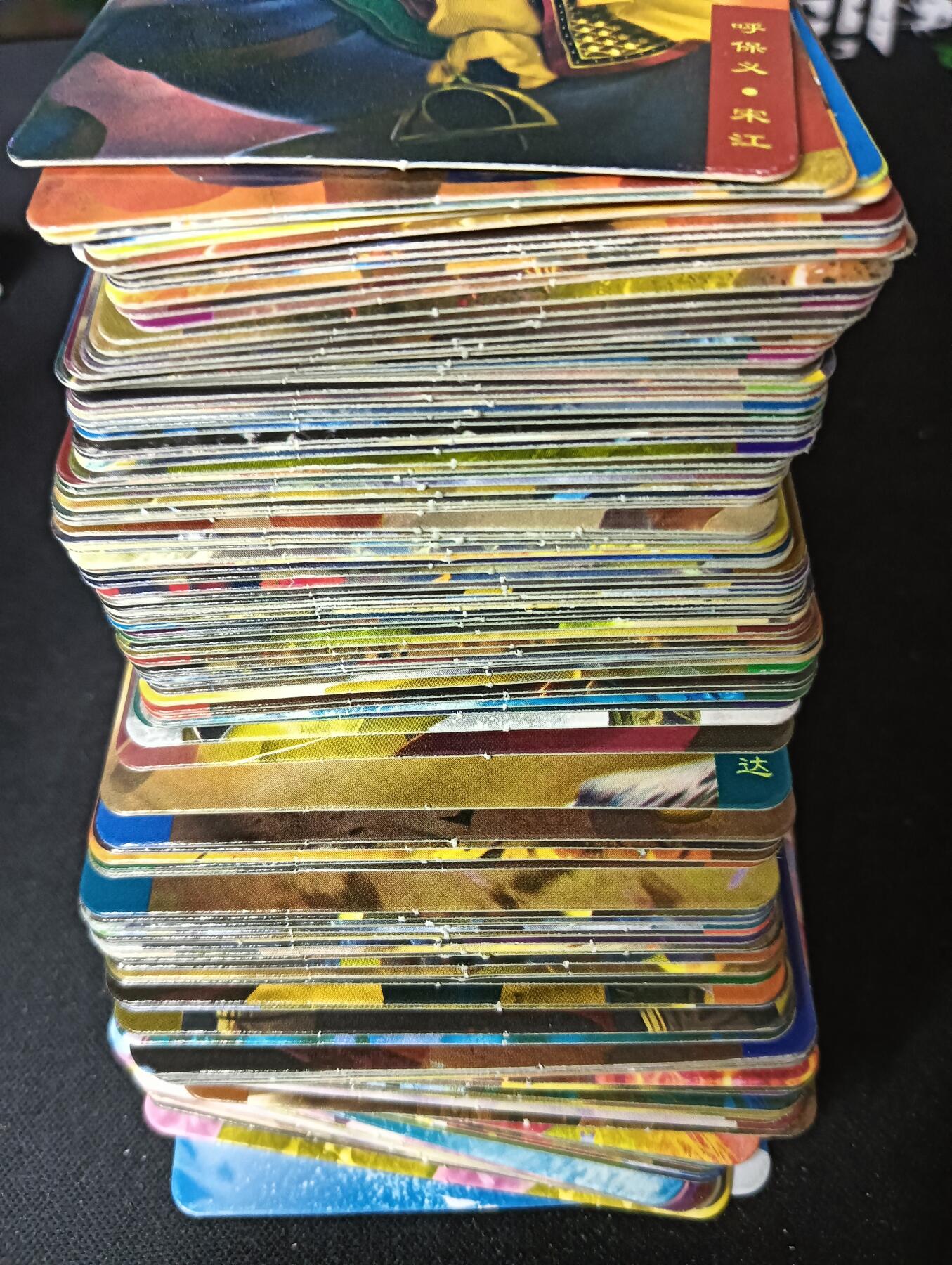 花开卡拍第61期（3月7号周六截拍，品控勿拍!!!拍品不寄存，运费5元（新疆需补运费差价或顺丰到付），自制卡难免瑕疵，可能存在轻微撞角爆边等出厂瑕疵，品控介意勿拍！） 【新疆顺丰到付】鲁艺摩点众筹水浒英雄榜（金普卡版），130+张，鲁艺经典渣渣卡，品相一般默认瑕疵介意勿拍