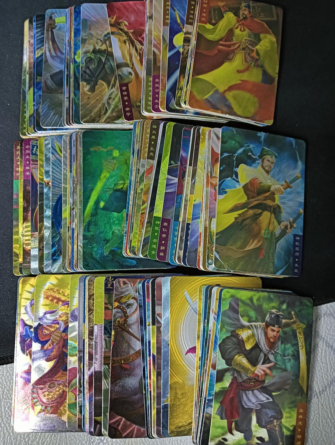 花开卡拍第61期（3月7号周六截拍，品控勿拍!!!拍品不寄存，运费5元（新疆需补运费差价或顺丰到付），自制卡难免瑕疵，可能存在轻微撞角爆边等出厂瑕疵，品控介意勿拍！） 鲁艺摩点众筹水浒英雄榜（特种油墨金色折光闪卡版），130+张，鲁艺经典渣渣卡，品相一般默认瑕疵介意勿拍