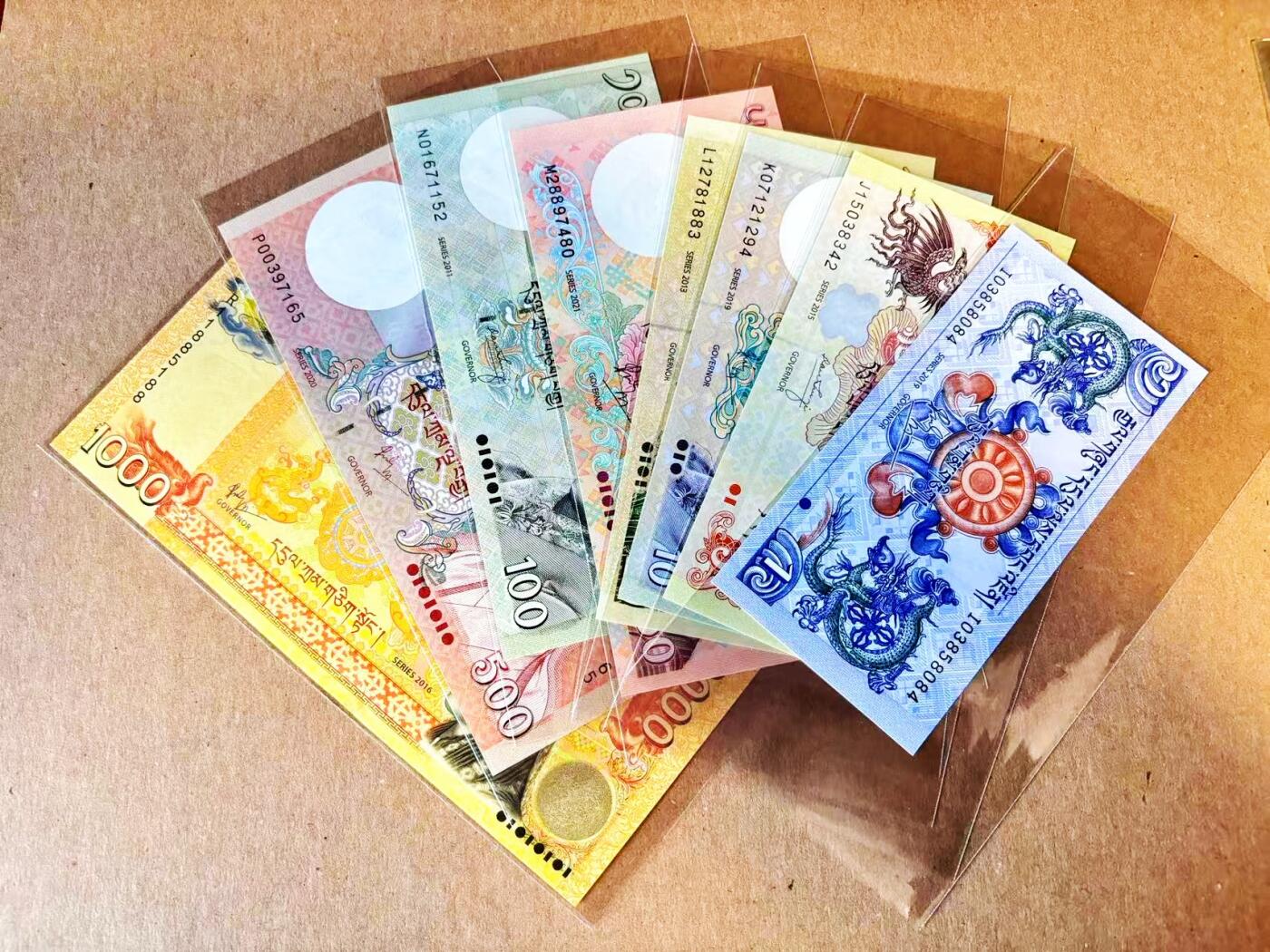 (800期大拍拍品火热征集中🔥）【Blue Auction】世界纸币精拍第790期——18级TOP拍卖/信誉/品质/专业/高效💫  【一组8张 含无47】不丹 1-1000努尔特鲁姆 全新UNC