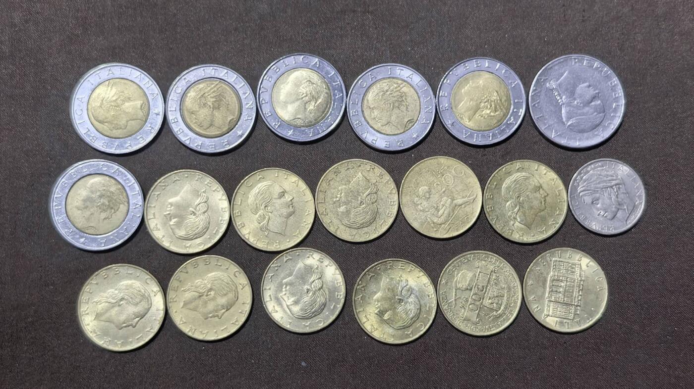 北京马甸外国币专卖第148期，外国币，中国早期纪念币专场，陆续上拍，欢迎关注 意大利500里拉纪念币6枚，200里拉纪念币11枚，100里拉纪念币2枚，总计：19枚不重复