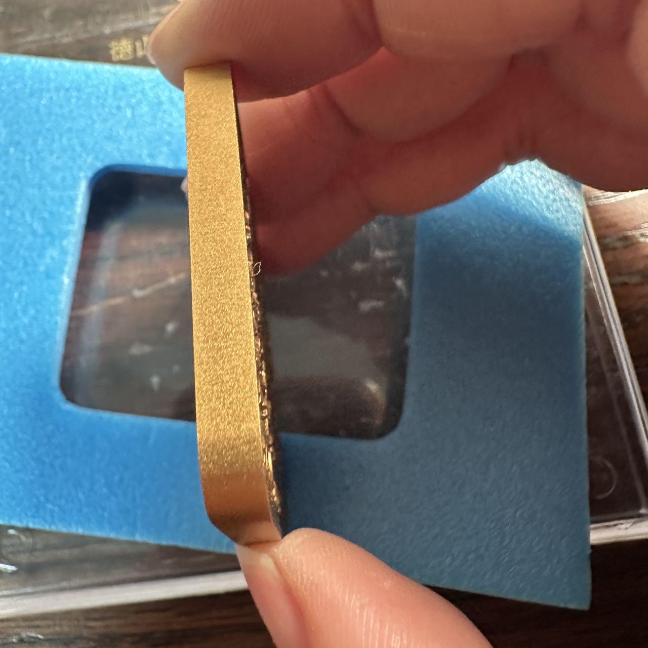 蒂克钱币-第59场 日本企业章 徽章拍卖 光福山・徳山文化会館落成記念黄铜章  背面文字“在阳光普照的世纪，人间革命要光芒万丈，凛然正气” 97克