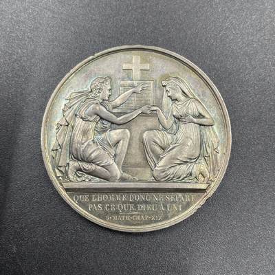 「木头集藏」章牌专场-第69场 - 1872年法国婚礼纪念大版银章，直径：39.3 mm，24.1 g，边铭：蜜蜂 ARGENT，彩色氧化很漂亮。