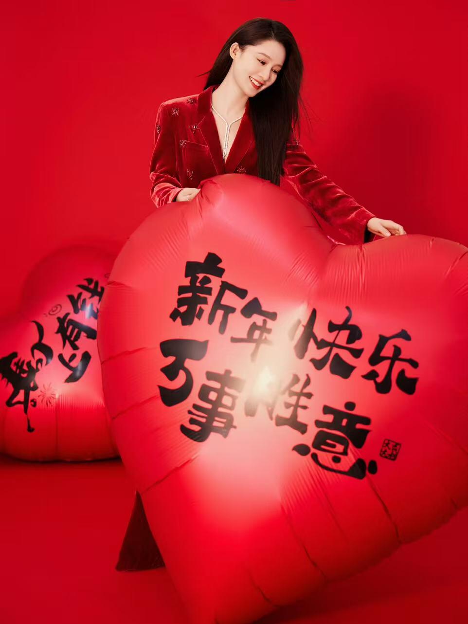 零元拍： 桂落秋窗，词韵千年！你们要的李沁终于来了……2026马年春晚《贺花神》八月桂花花神饰演者李沁亲签春帖！