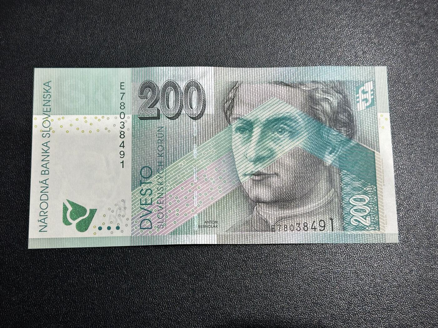 《外钞收藏家》第六百一十四期（精选场）（长期征集拍品、欢迎藏友们联系合作） 2006年斯洛伐克200克朗 全新UNC