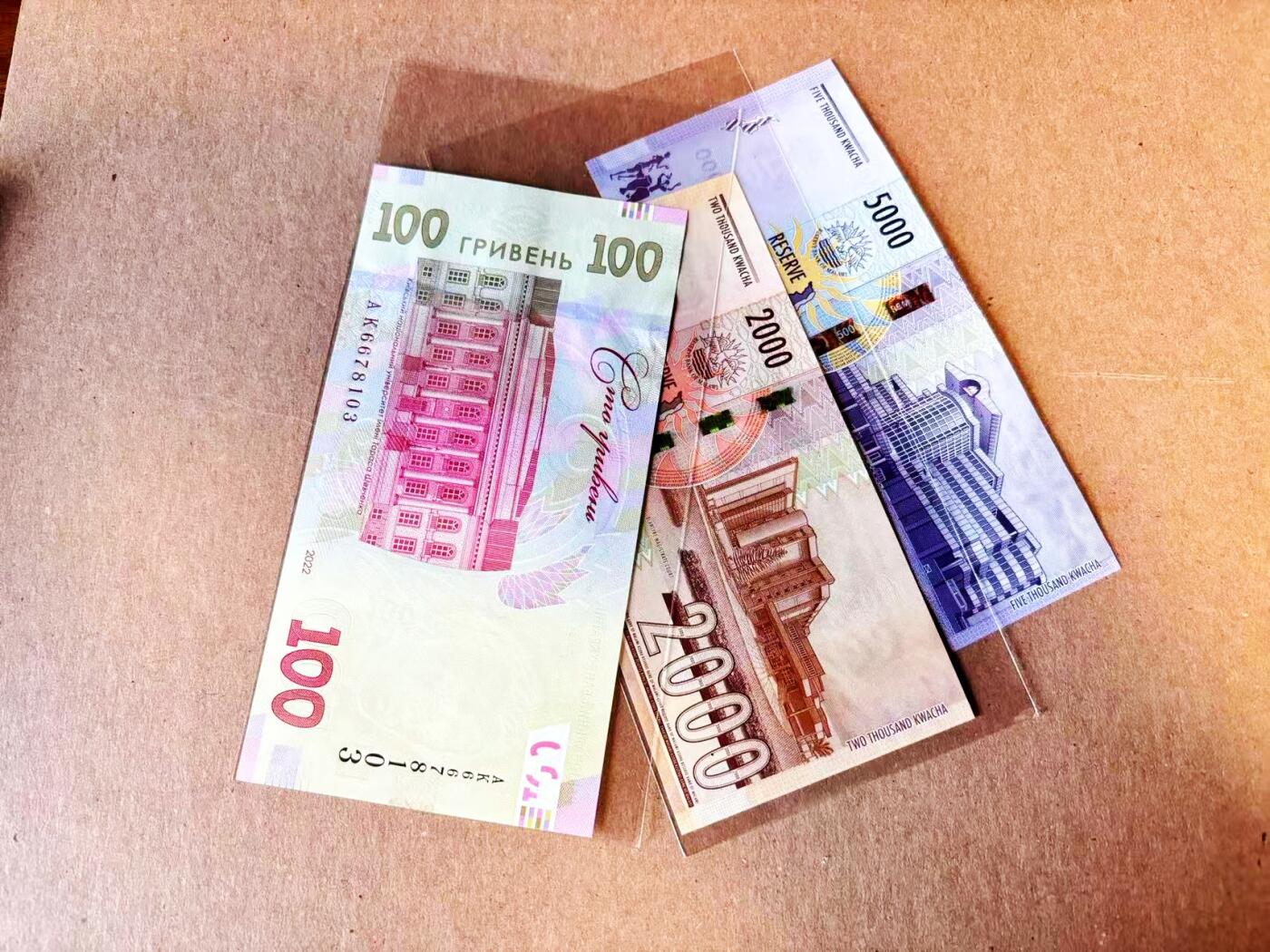 (800期大拍拍品火热征集中🔥）【Blue Auction】世界纸币精拍第790期——18级TOP拍卖/信誉/品质/专业/高效💫  【一组3张 含无47】乌克兰100格里夫那&马拉维2000-5000科瓦查 全新UNC