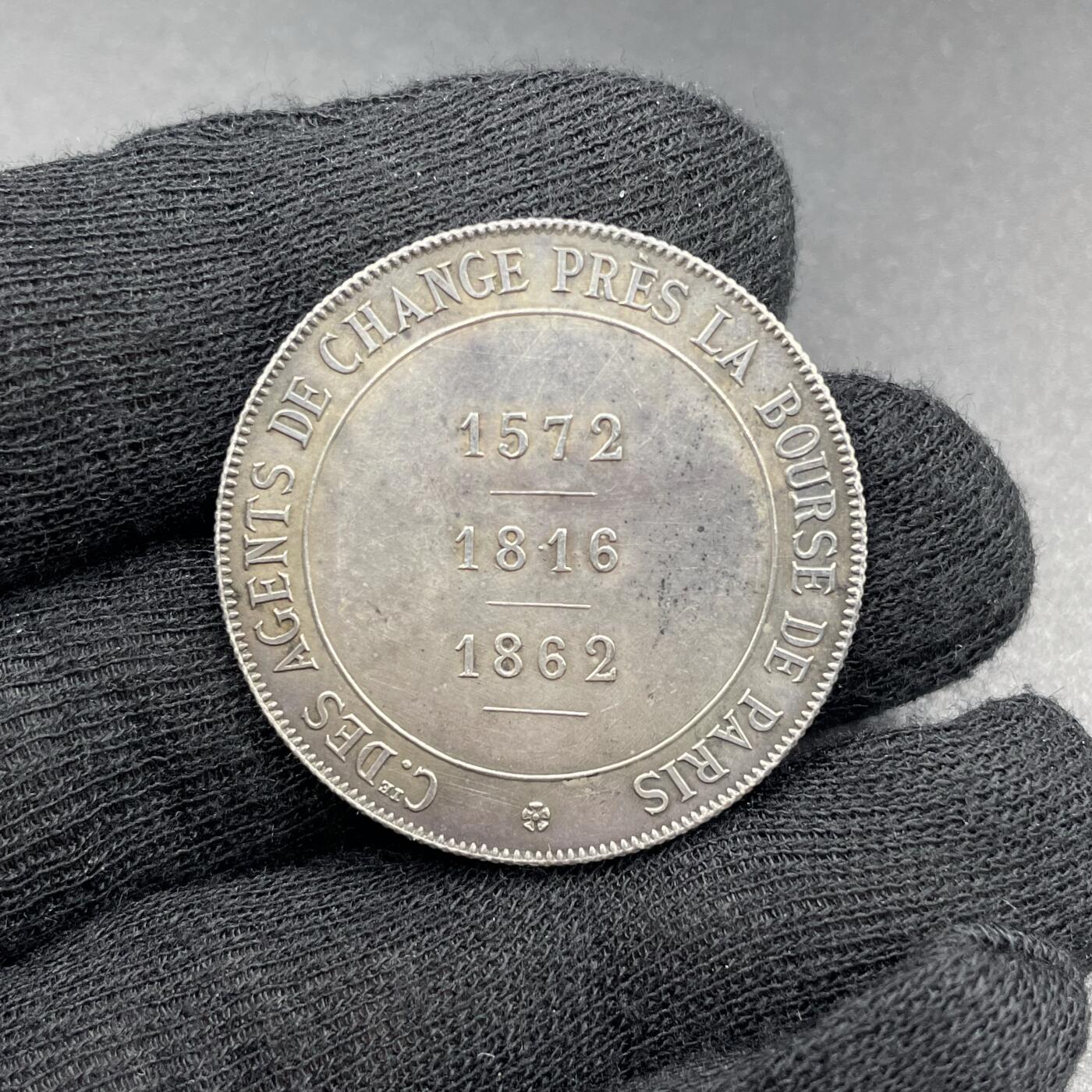 「木头集藏」章牌专场-第69场 Borrel～1875年法国巴黎证券交易所证券交易商协会银章，直径：33.5 mm，15.2 g，边铭：蜜蜂 ARGENT，品相不错。