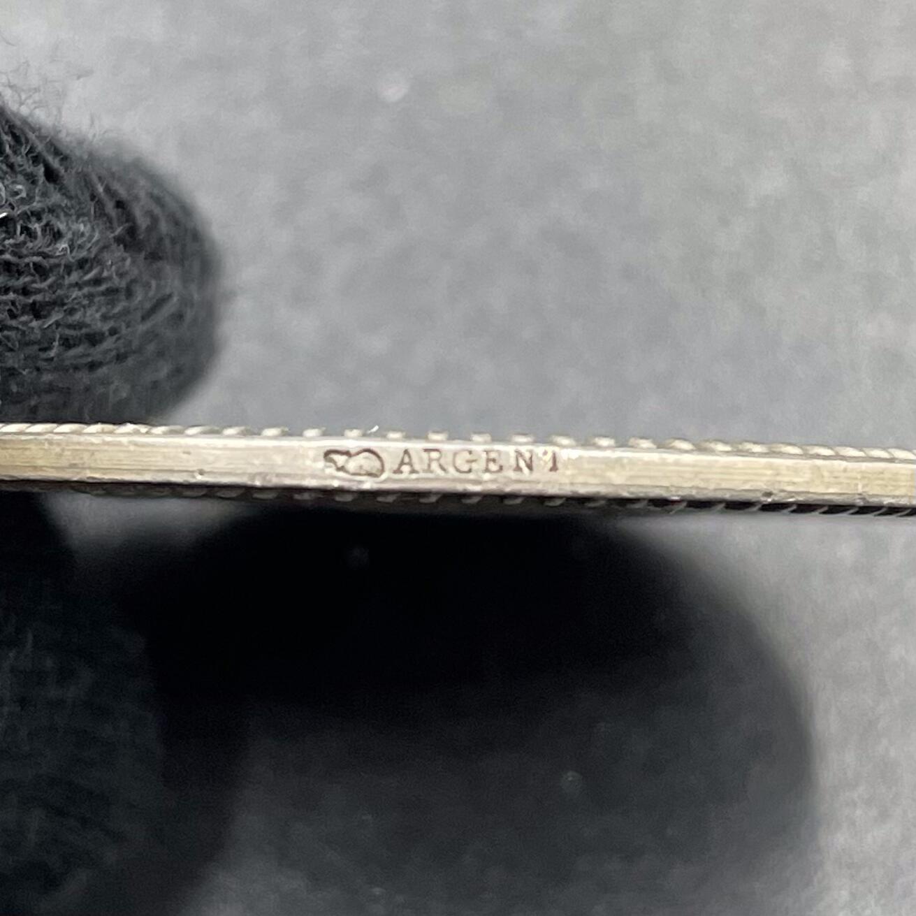 「木头集藏」章牌专场-第69场 Filius～法国巴黎造币厂钱币铸造与校准Jeton银章，直径：32mm，11.2g，边铭：丰饶角 ARGENT，少见品种！原章为1767年设计，这枚是巴黎造币厂19世纪末期重铸版本。章正反两面分别展示的是18世纪巴黎造币厂的钱币铸造和校准工艺，当时由于币坯重量不够精确，需要对钱币的重量进行人工校准。铸造这一面展示的机器是螺旋铸币机，校准这一面展示了天平、锤子、锉刀等工具。