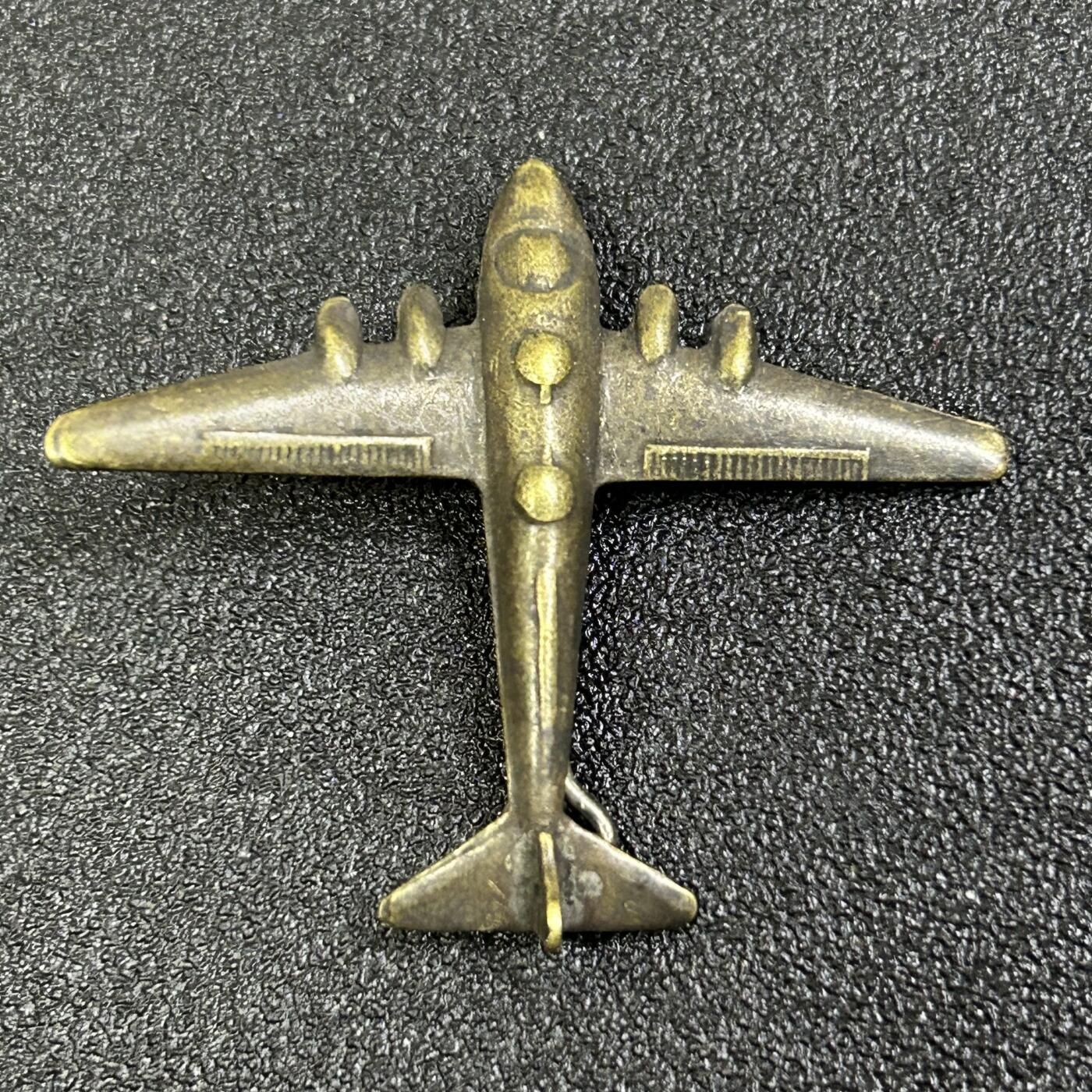 西秦中古拍卖第七十九期  二战时期 轰炸机飞行员 轰炸机造型纪念章