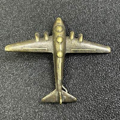 西秦中古拍卖第七十九期  - 二战时期 轰炸机飞行员 轰炸机造型纪念章