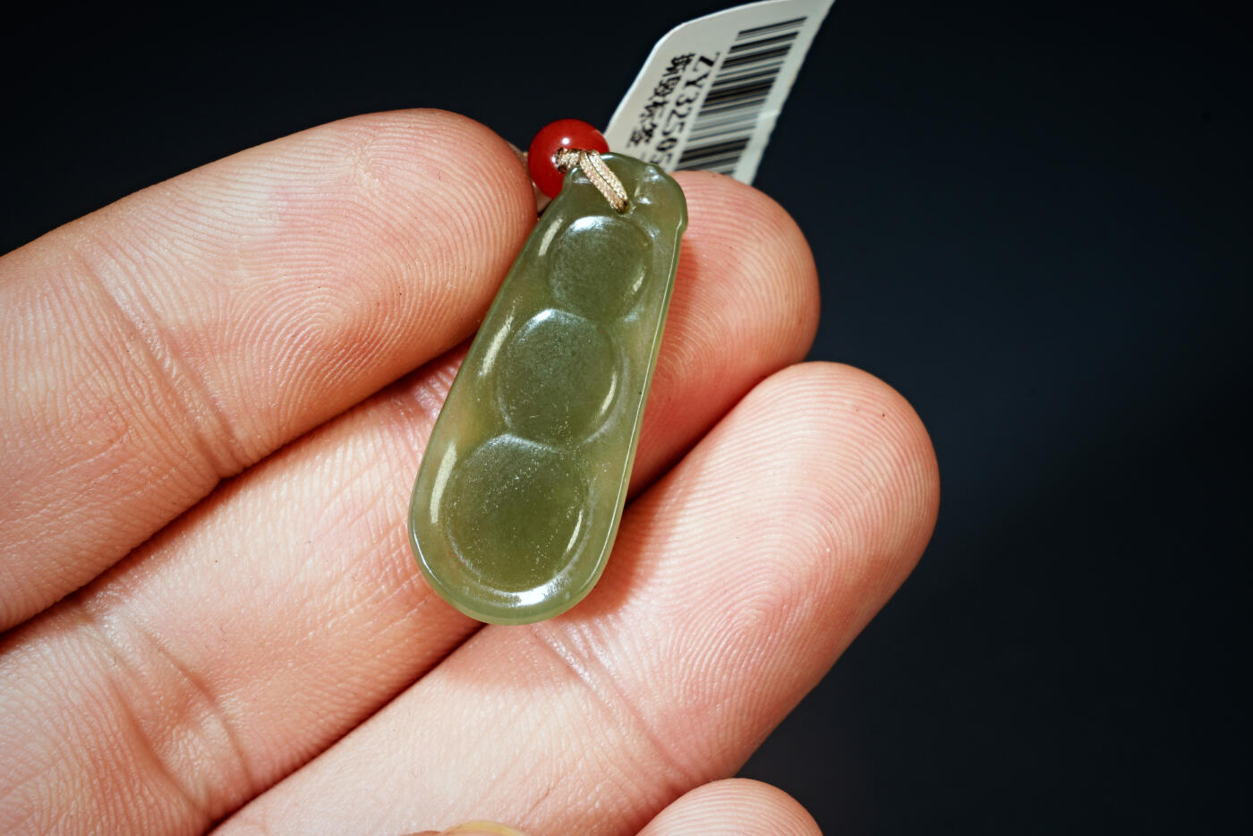 上海都达杂项专场四十四【全场包邮】  天然和田玉湖水绿精雕《福豆》挂件 附鉴定证书-91-108