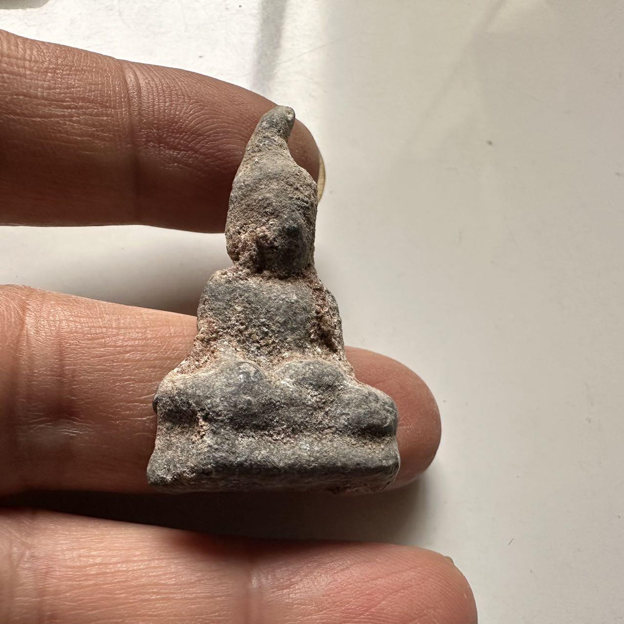 🌹外币初藏🌹🐯2026年第24场  每周二四六晚8️⃣点 接代拍 泰国素可泰时期铅锡合金随身佛造像 高约4.3cm 重约12.5g 生坑灰皮