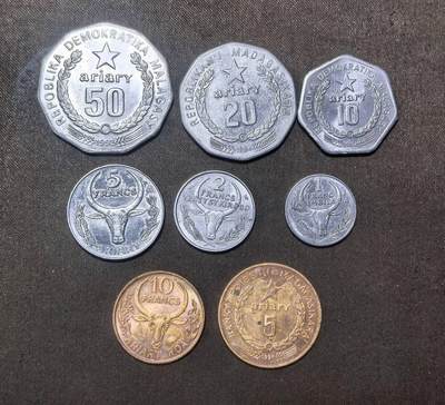 北京马甸外国币专卖第148期，外国币，中国早期纪念币专场，陆续上拍，欢迎关注 - 不多见的马达加斯加8枚流通套币