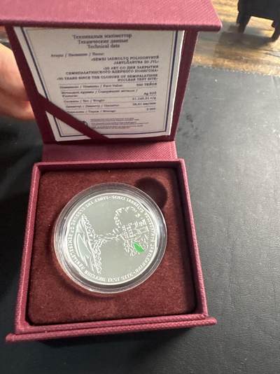 ❤️【币观天下】❤️ 第343期钱币秒杀拍卖场- 2026.3.6周五晚上6点半场 长期征集拍品  - 哈萨克斯坦2021年500坚戈精制彩色异形银币 塞米巴拉金斯克核试验场关闭30周年 31.1克925银 发行量：5000 盒证全