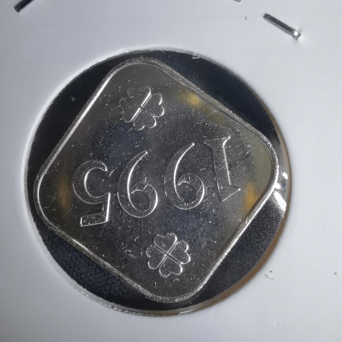 沼泽如烟--第1011场 小天使1995年小银章4.3克